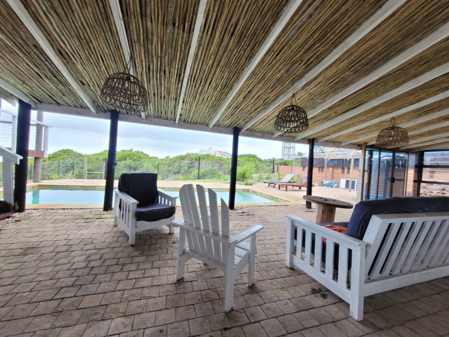 6 Bedroom Property for Sale in Paradise Beach Eastern Cape